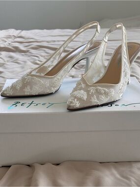 ❌SOLD❌ Betsey Johnson Nikki Pumps Ivory Beaded
